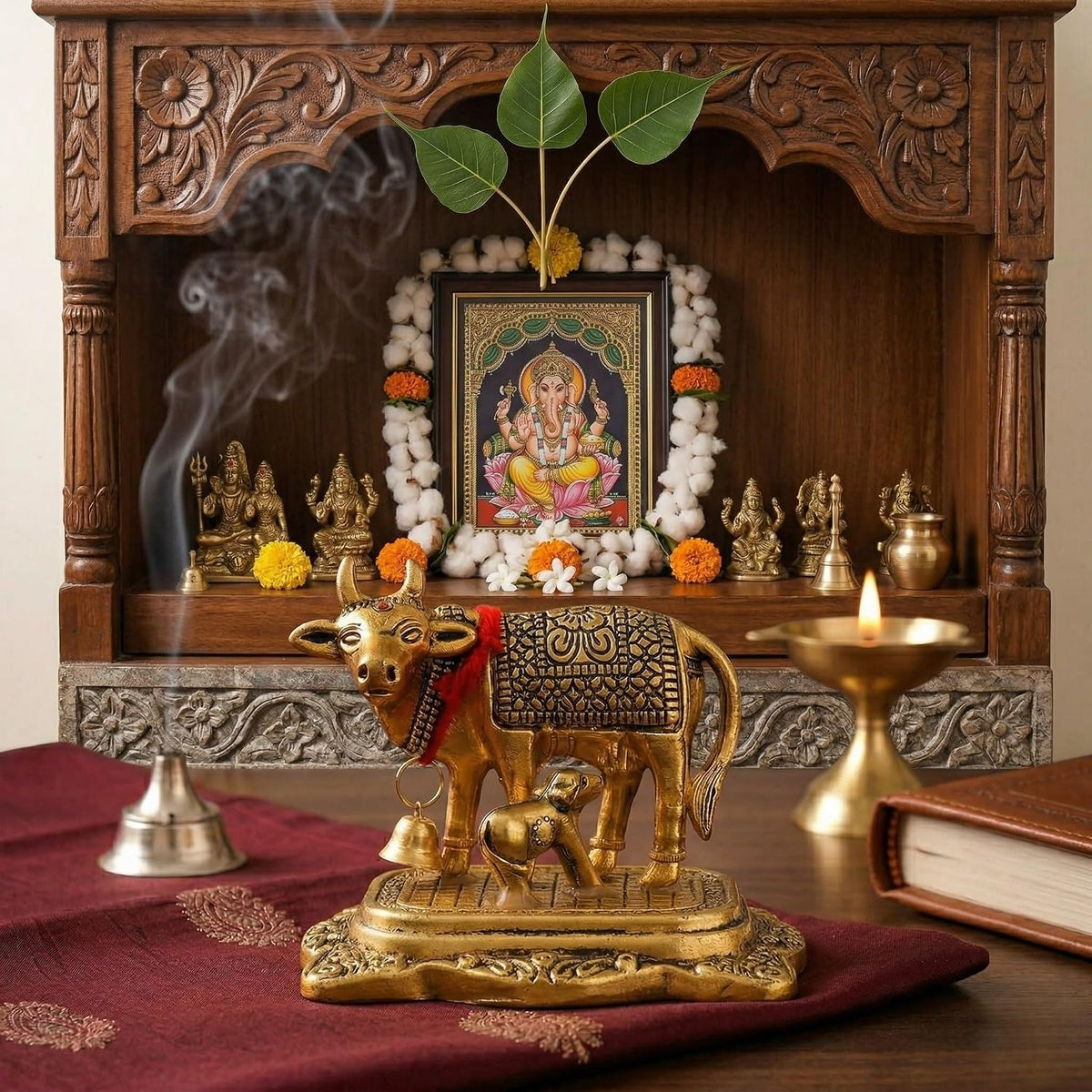 Decorative Metal Cow & Calf Idol – Kamdhenu Statue for Pooja Room, Home Décor & Office Desk | Vastu Showpiece for Diwali & Housewarming Gifting (Golden / Silver)